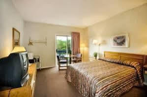 Econo - Great Barrington Lodge *